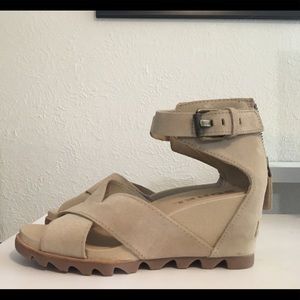 NEW Sorel Joanie II Sandal in oatmeal Size 9.